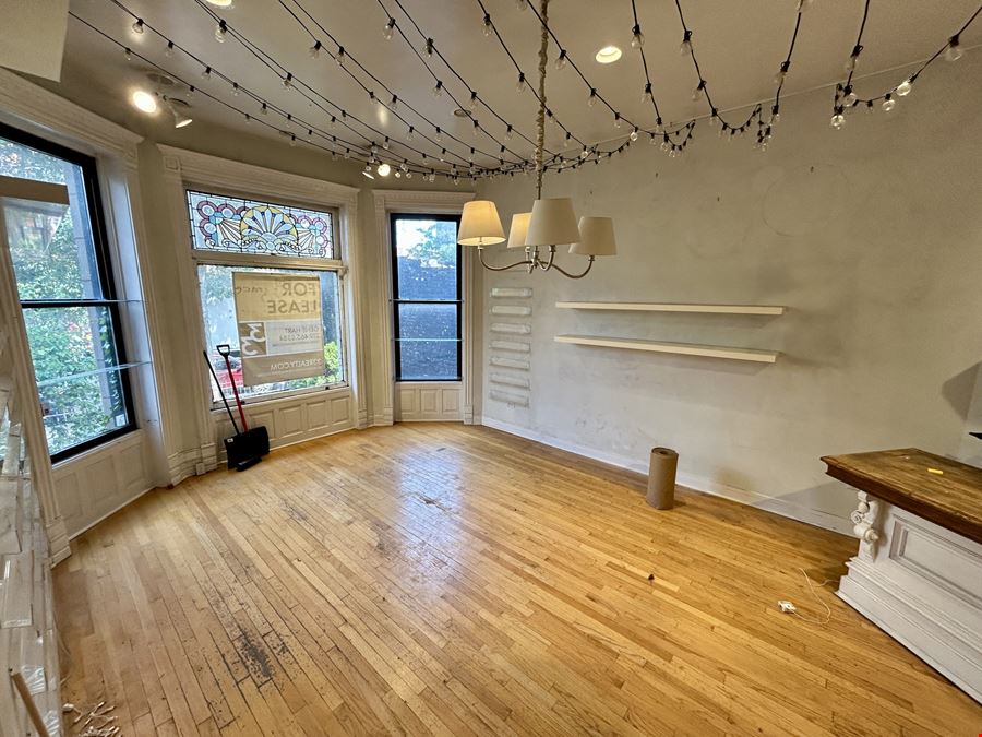 2438 N Clark - +/- 1,750 SF Commercial Space for Lease