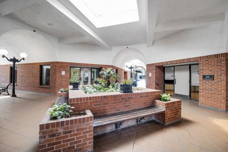 Preview of commercial space at 1001 E Baker St