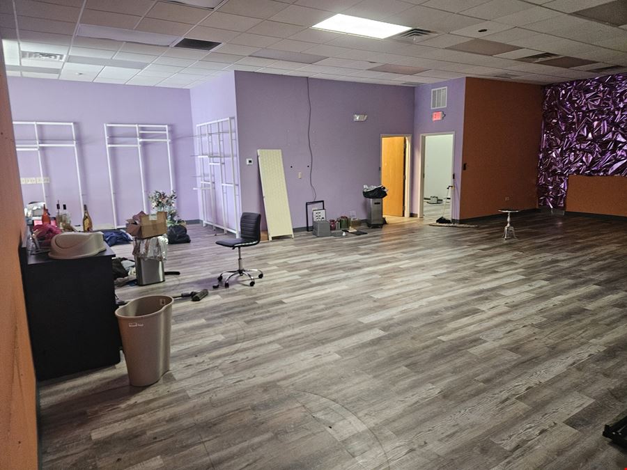 Pacesetter Plaza | Retail Space Available