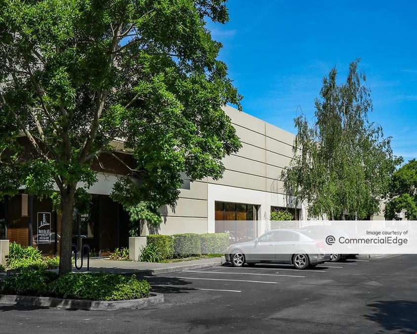 975 Corporate Center Pkwy