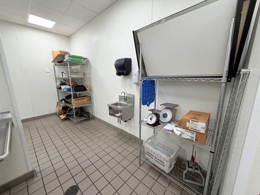 Turn-Key Restaurant Opportunity in High-Traffic Dunkin’ Donuts Plaza