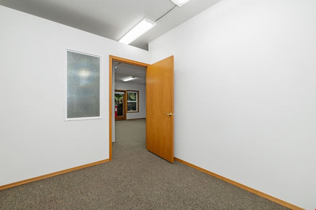 1550 Woodridge Dr SE