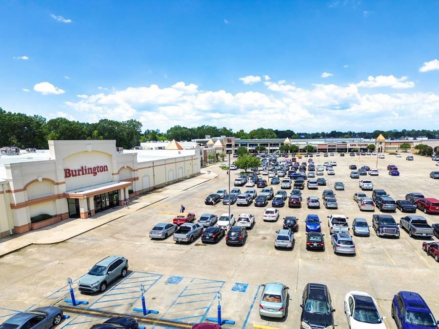 Hammond Aire Plaza: Highly Visible and Grocery-Anchored Retail