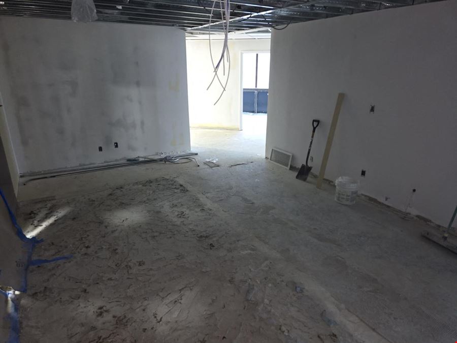 PREMIER OFFICE: Amazing opportunity to lease!
