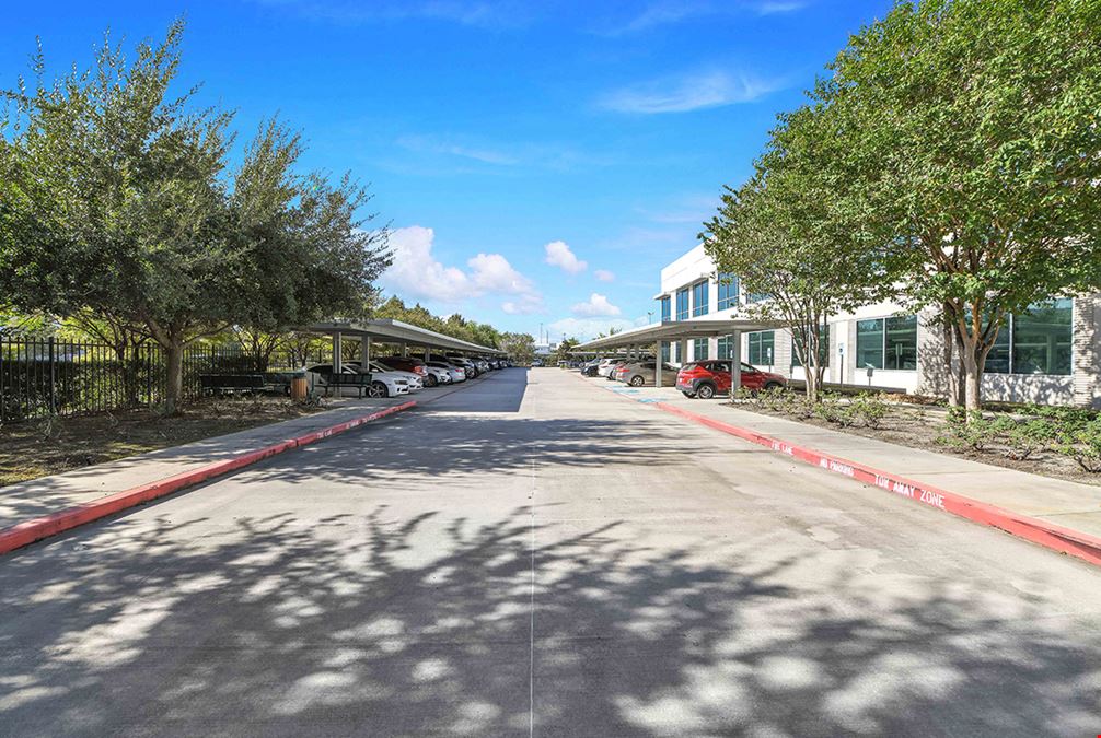 681 Greens Parkway (R2054)