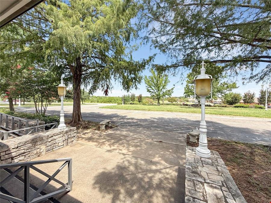 1100 Reba McEntire Ln