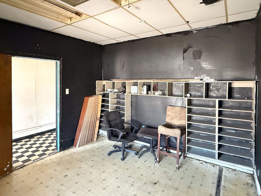 Five-Suite Office Building Minutes From I-12