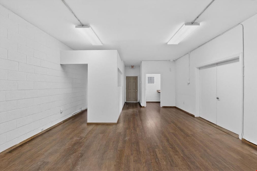 768 SF Retail/Office High Traffic Location