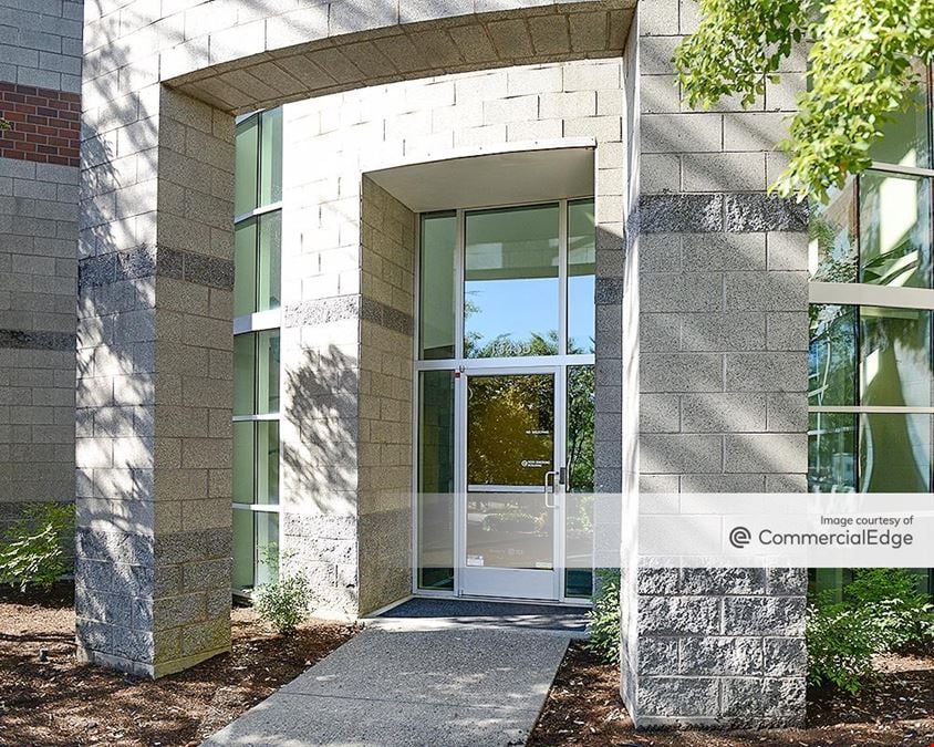 Cornell Oaks Corporate Center - The Commons