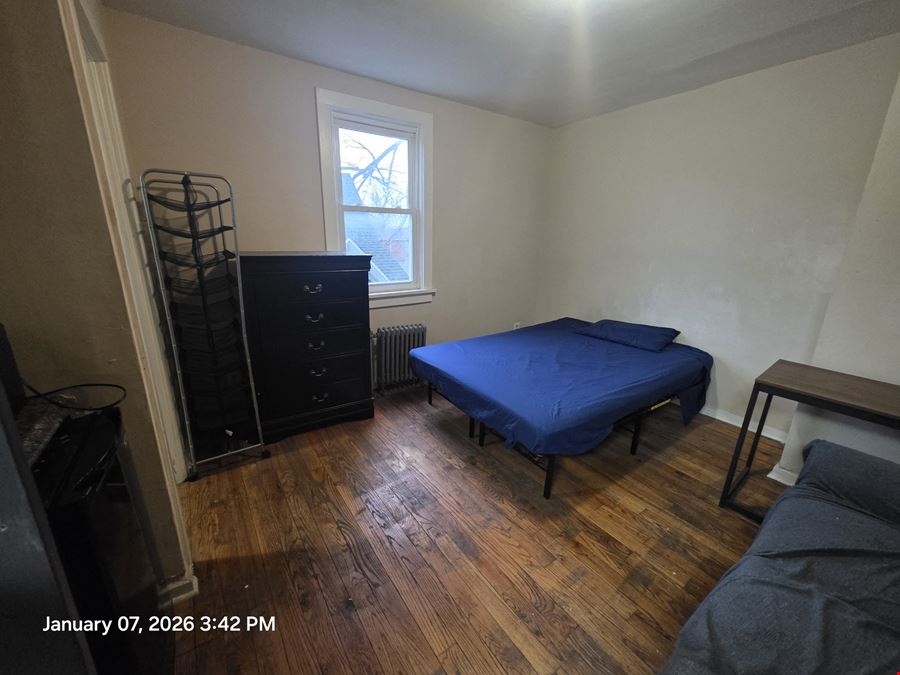 90 Henry St