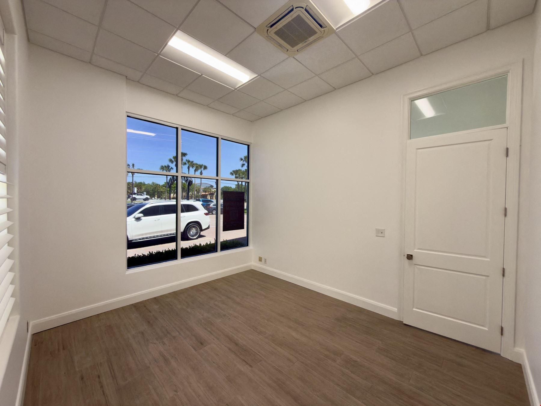 +/- 1,086 SF Office For Lease in Destin, FL