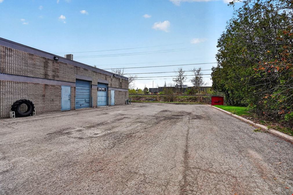 159 Colonnade Road South