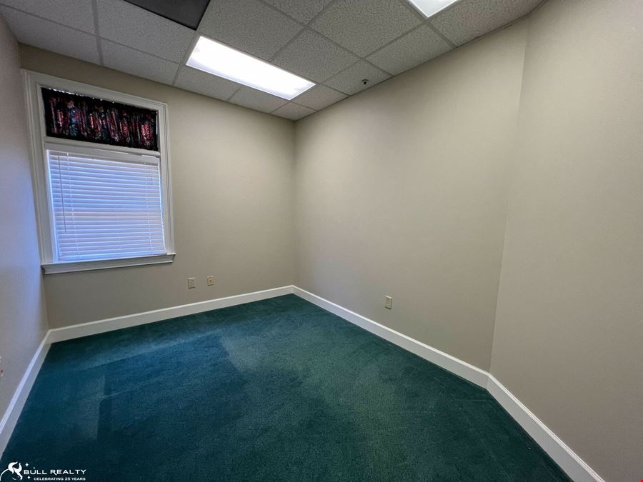 ±1,050 SF Office Condo