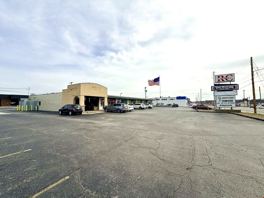 1,420 SF Restaurant / Retail Building For Lease in Northeast Springfield