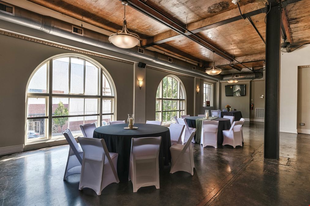 Urban Lofts, Boutique Hotel & Signature Rooftop Bar with Elevator