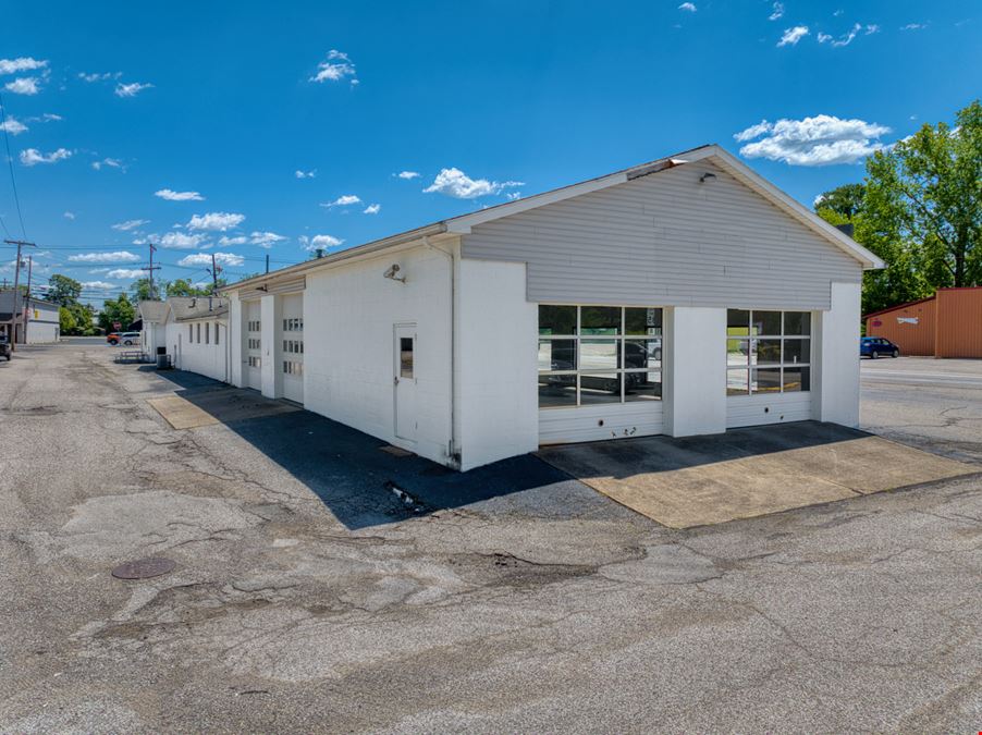 100 W 3rd Street - Corner Lot