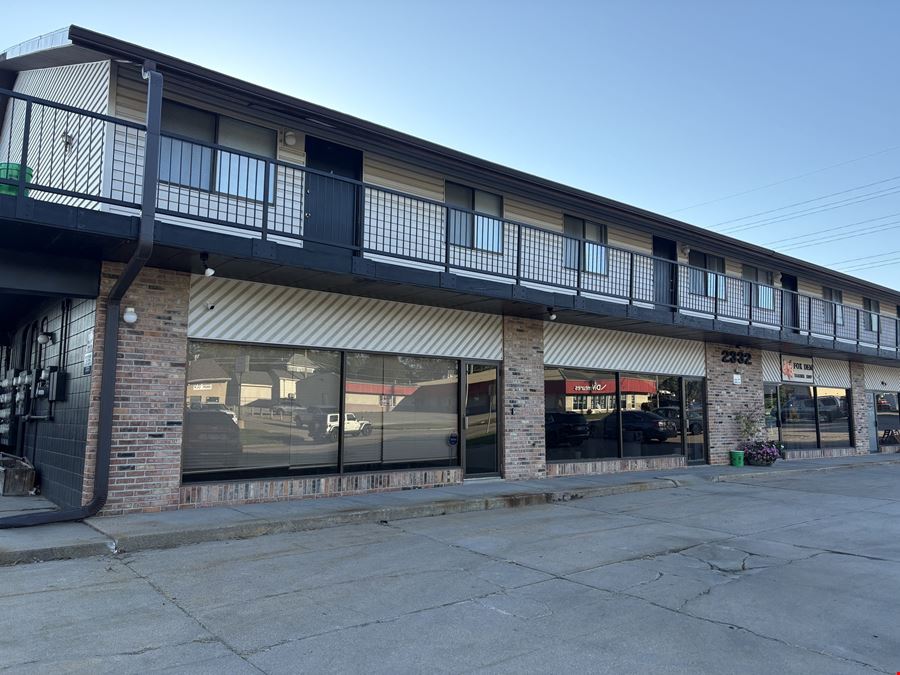 2332 N Cotner Blvd