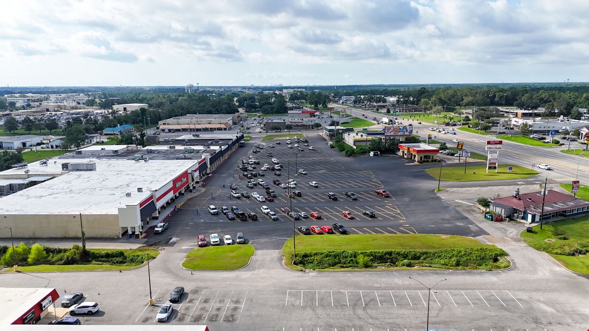 Two Retail Spaces in Winn Dixie Anchored Shopping Center