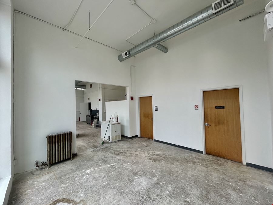 7100 S South Shore Drive - +/- 1,198 SF Former Bakery