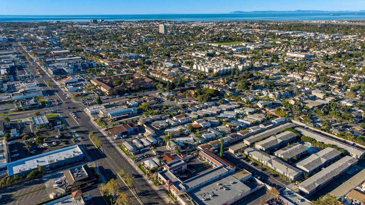 2205 Harbor Blvd - Costa Mesa, CA