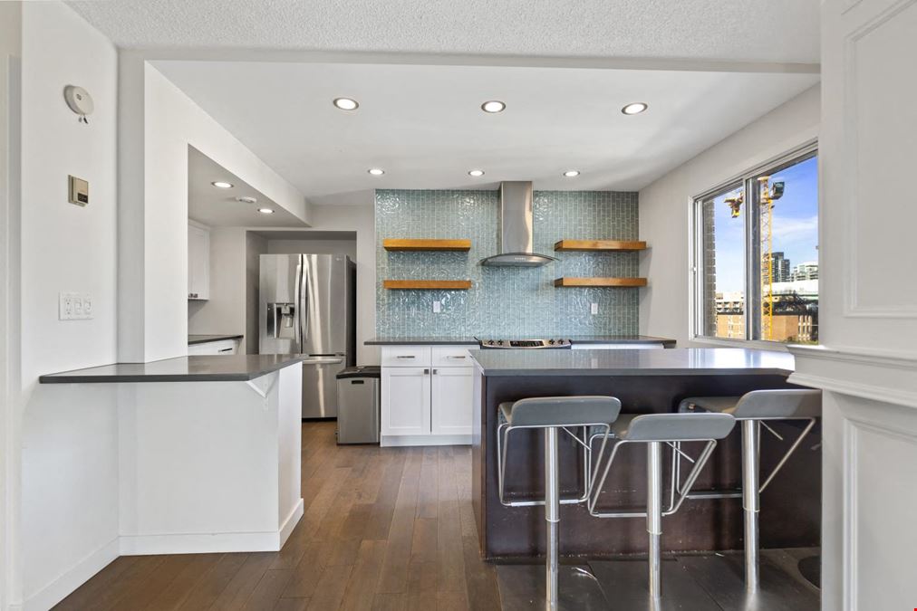 Modern Two-Level Penthouse Condo with Views of Downtown Calgary