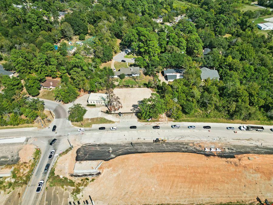 Corner Lot Warehouse on I-45