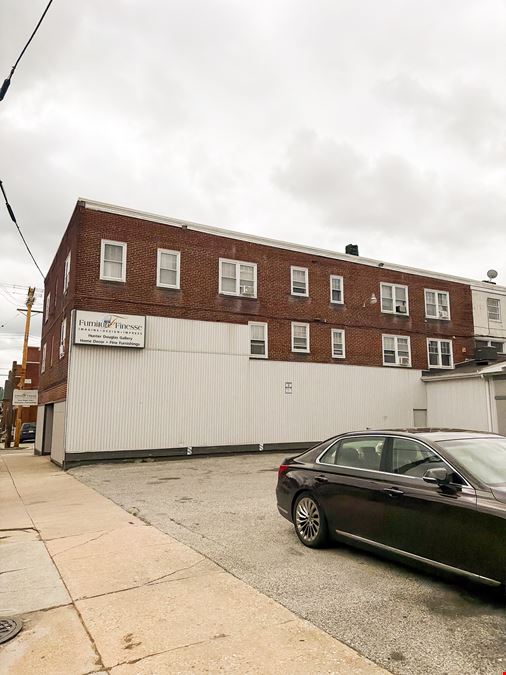 700 W Market St