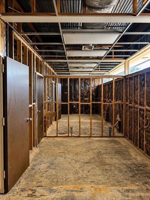 3,760 SF Commercial Building | Sale or Lease