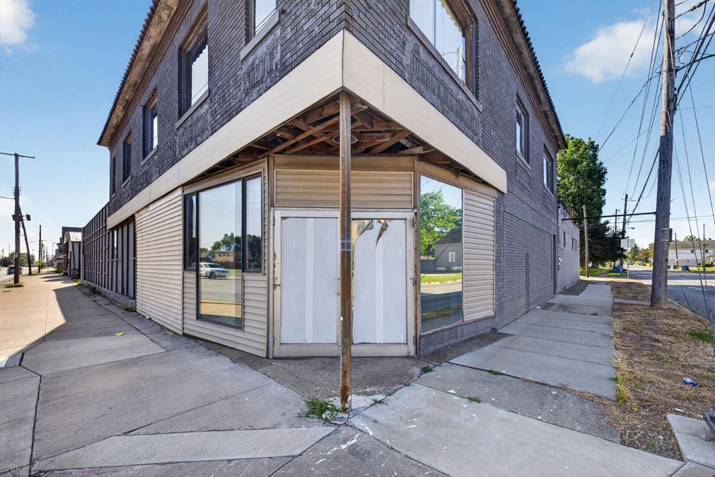 300 E 28th St