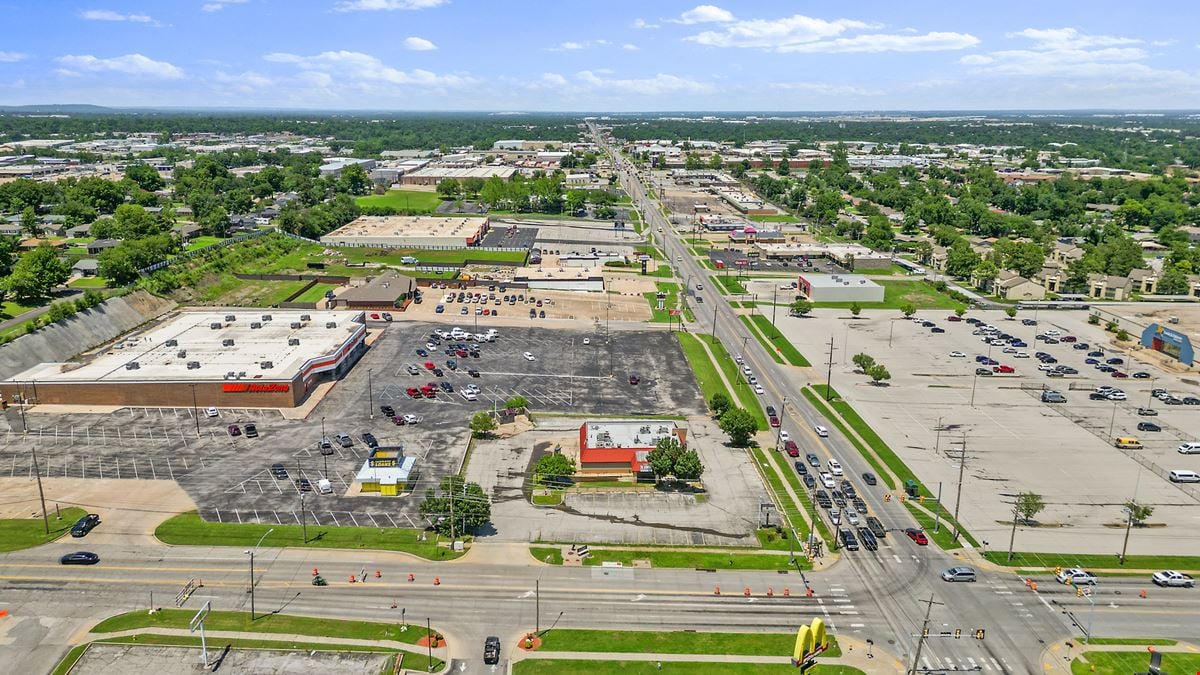 Freestanding Drive-Thru Restaurant Building in Tulsa, OK