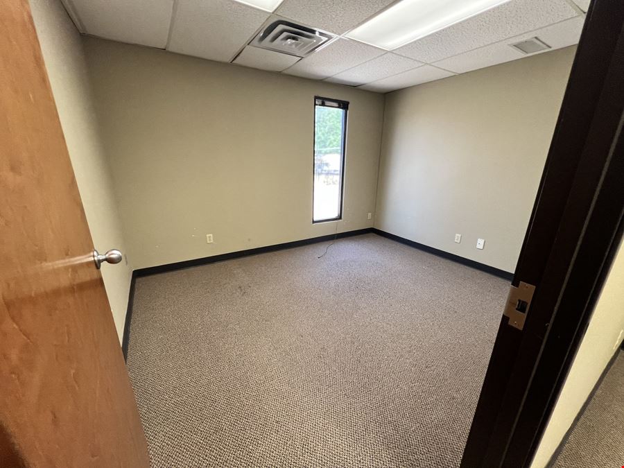 815 Trailwood Dr | Office