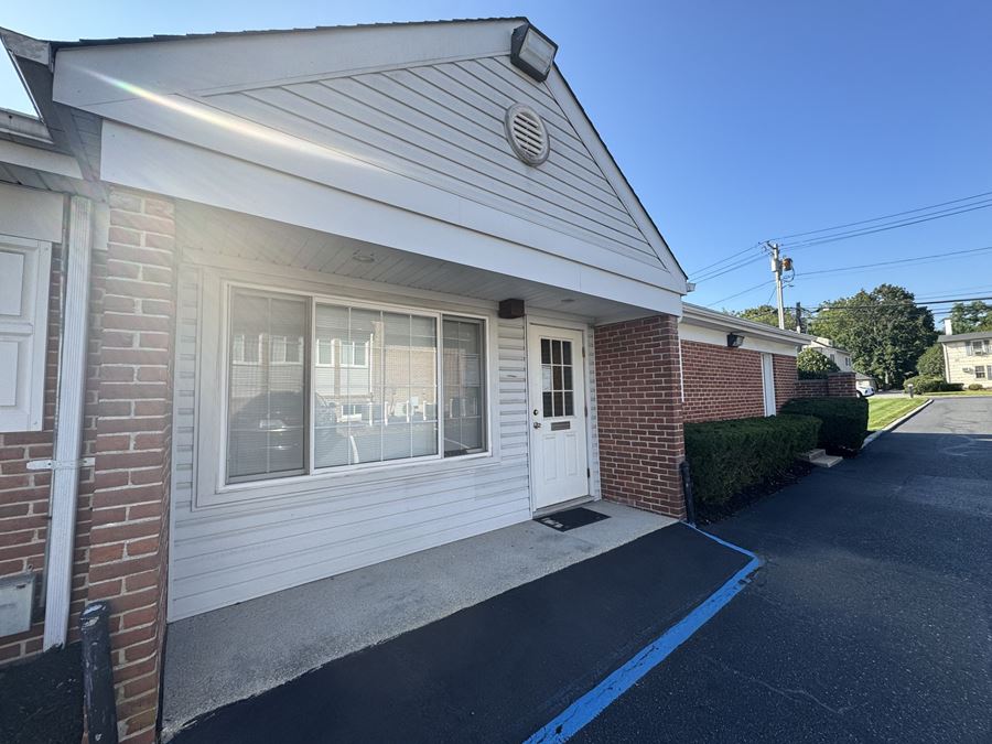 200 E Main St