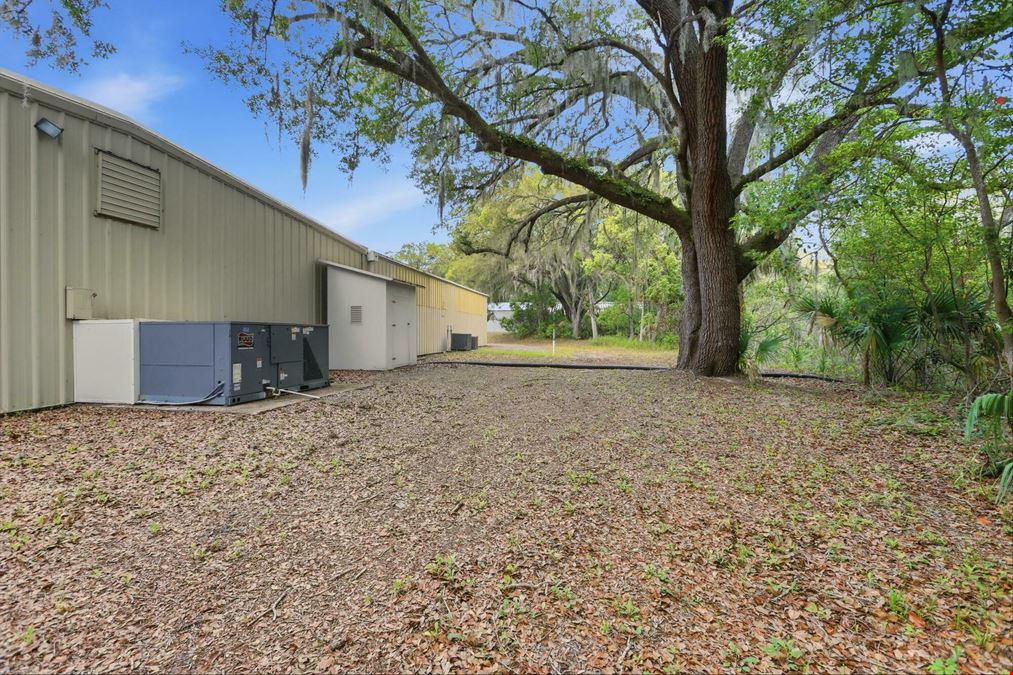 Office/Warehouse in Lake Helen