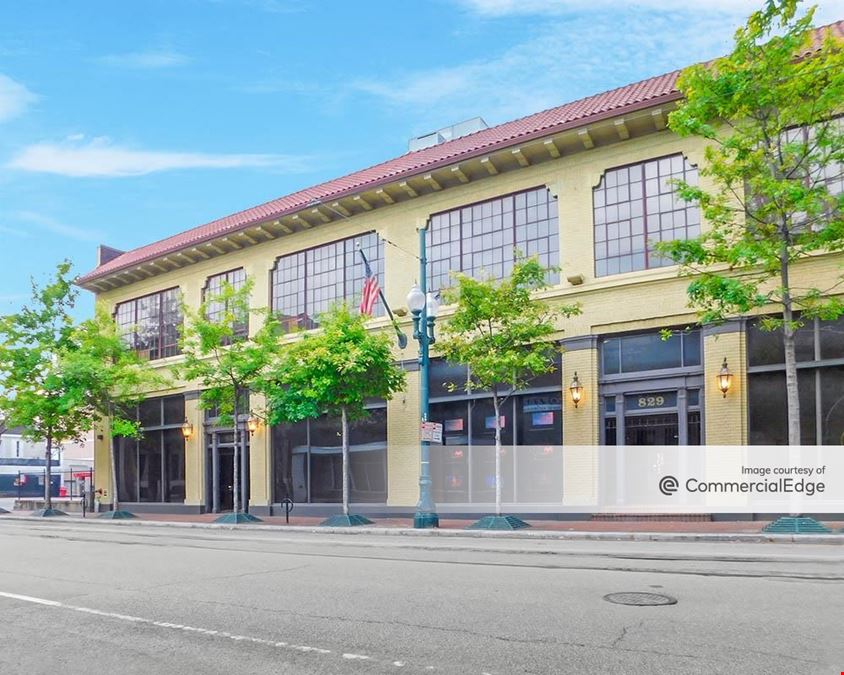 829 & 839 St. Charles Avenue
