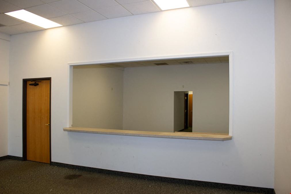 Laingsburg Town Plaza Mid Box