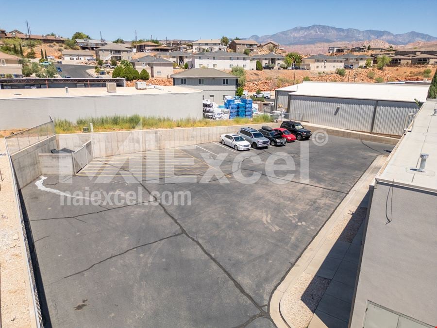 Retail- Warehouse near I-15 Available for Lease