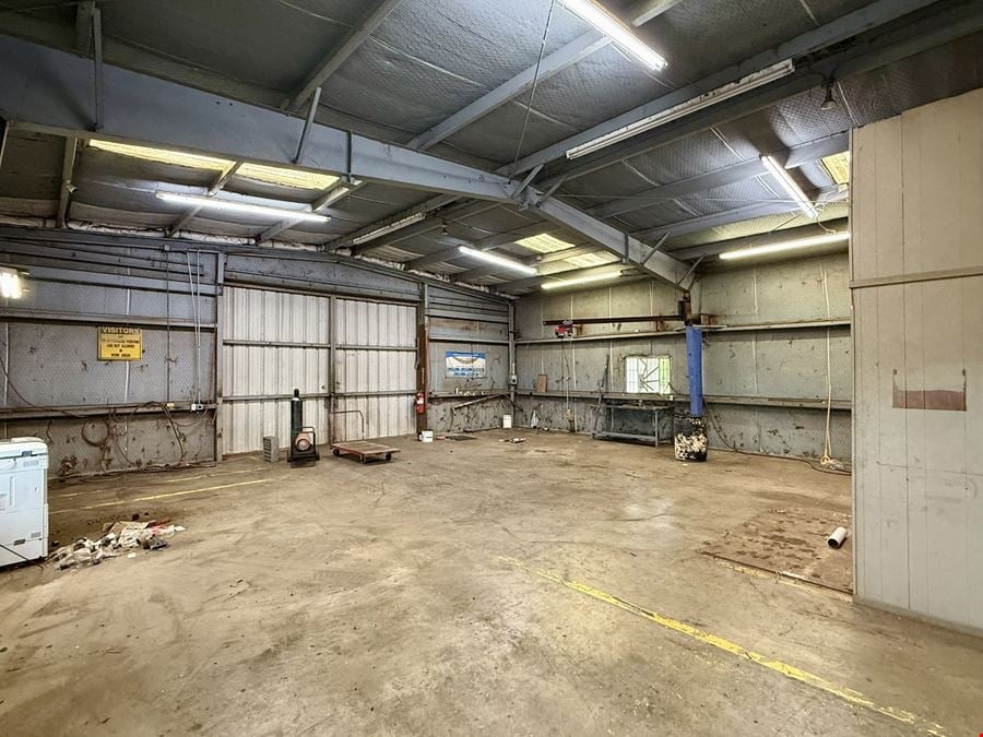 5,475 SF Office/Shop on 1.75 Acres