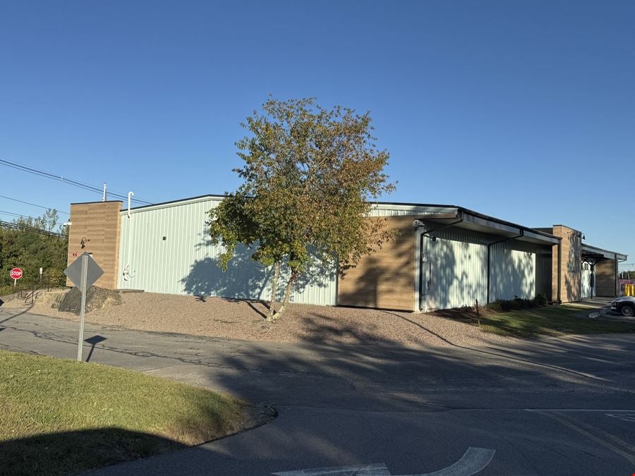 6,075SF NNN Retail/Industrial For Lease