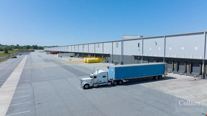 ±1,400,580-SF Move-In Ready Industrial Distribution Center Available for Sublease