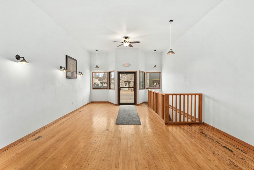 134 W Lincoln St
