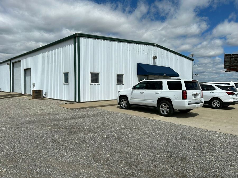 4,968 SF Industrial Building with Offices