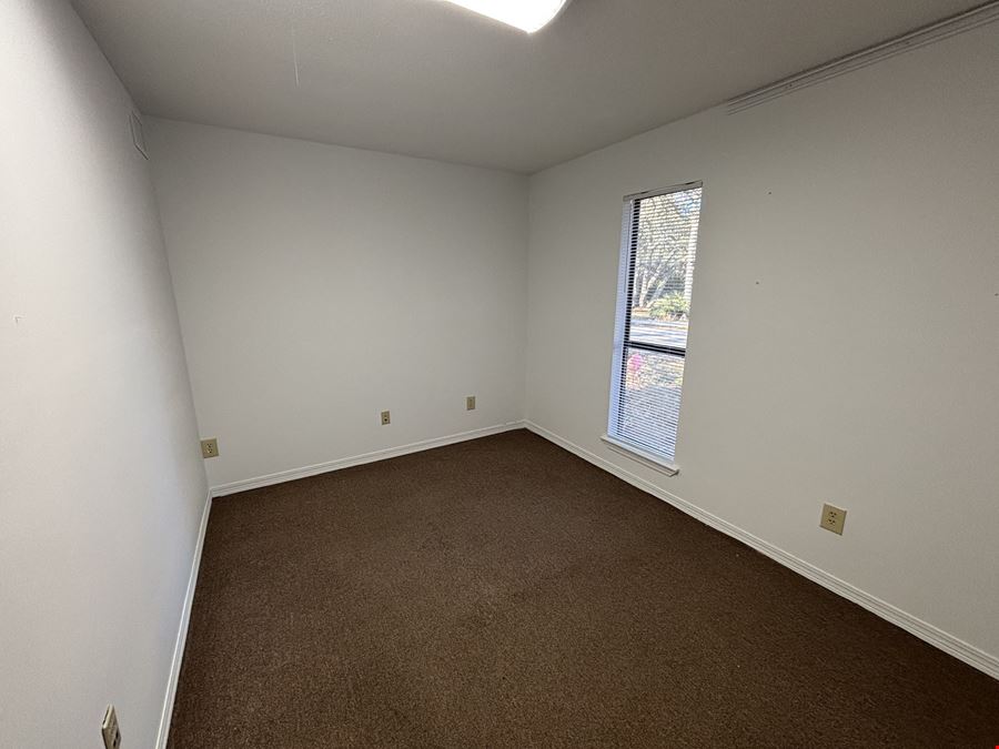 101 Nightingale Ln