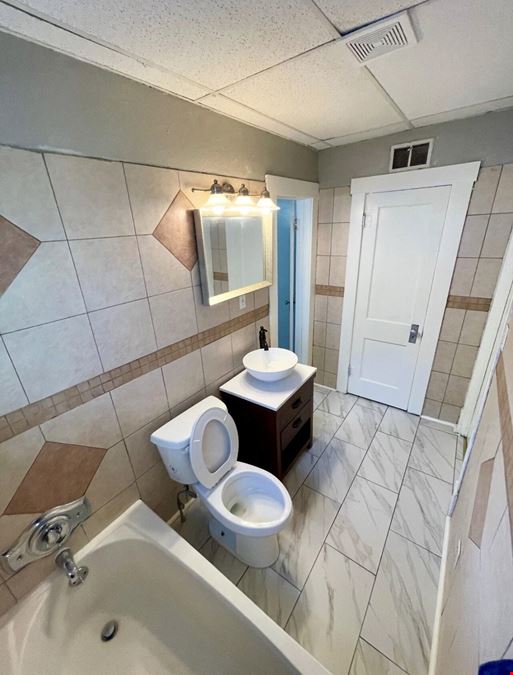 1014 SF 3 BD / 1 BA Single Family House 100 % Leased