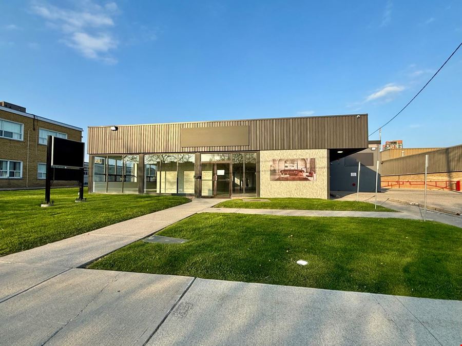 35 Dufflaw Road, North York, ON M6A 2W2