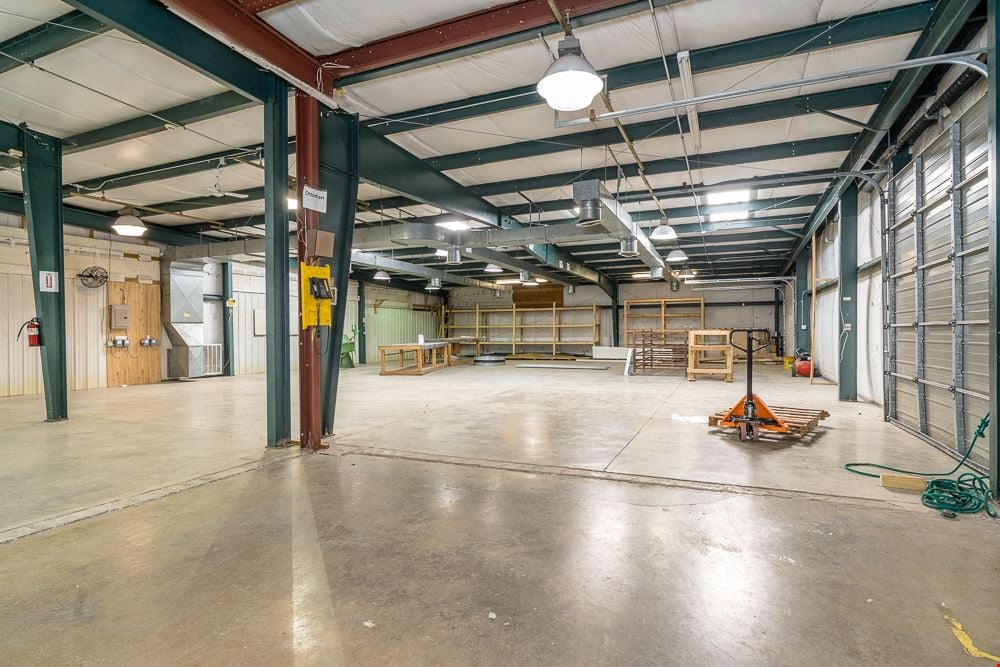 10,950 SF WAREHOUSE NEAR INTERSTATE 81 FOR LEASE