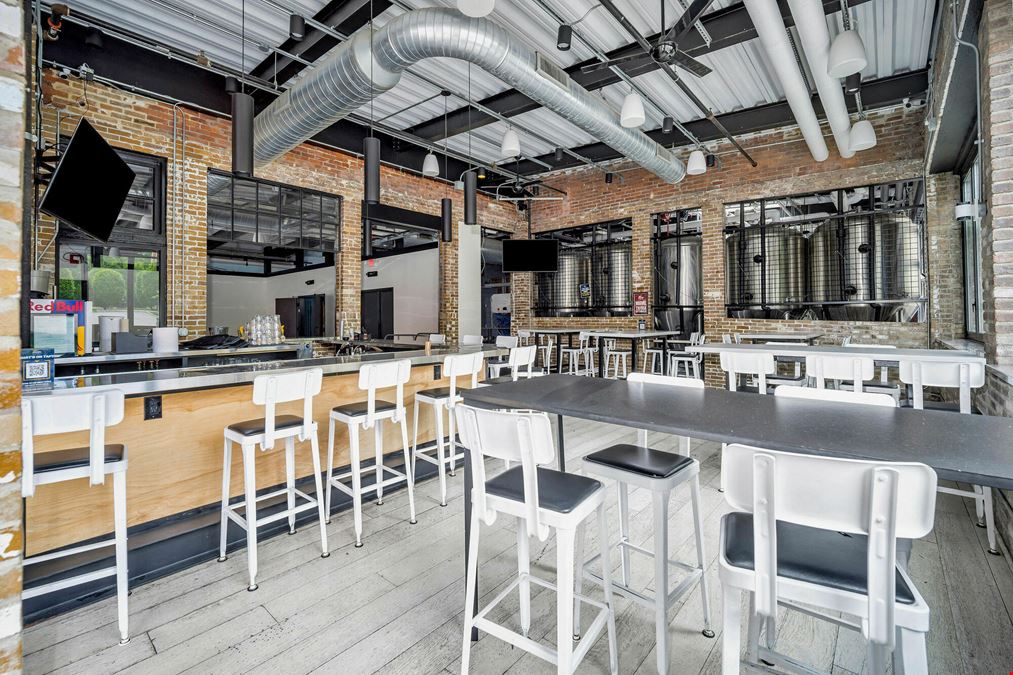 Fully Built-out Bar/Retail Space