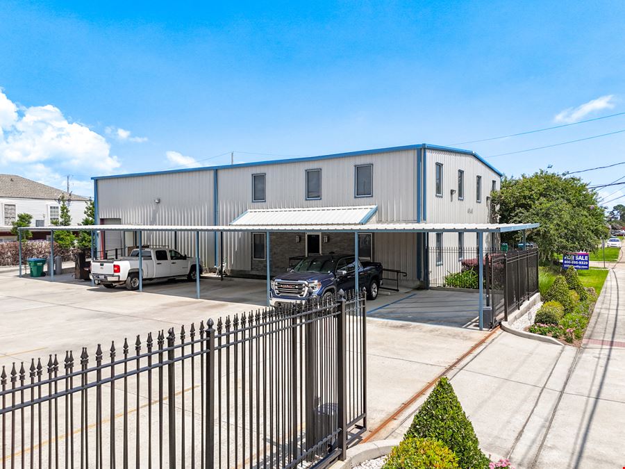 ±6,400 SF Office/Warehouse with Gated Lot and Grade-Level Door
