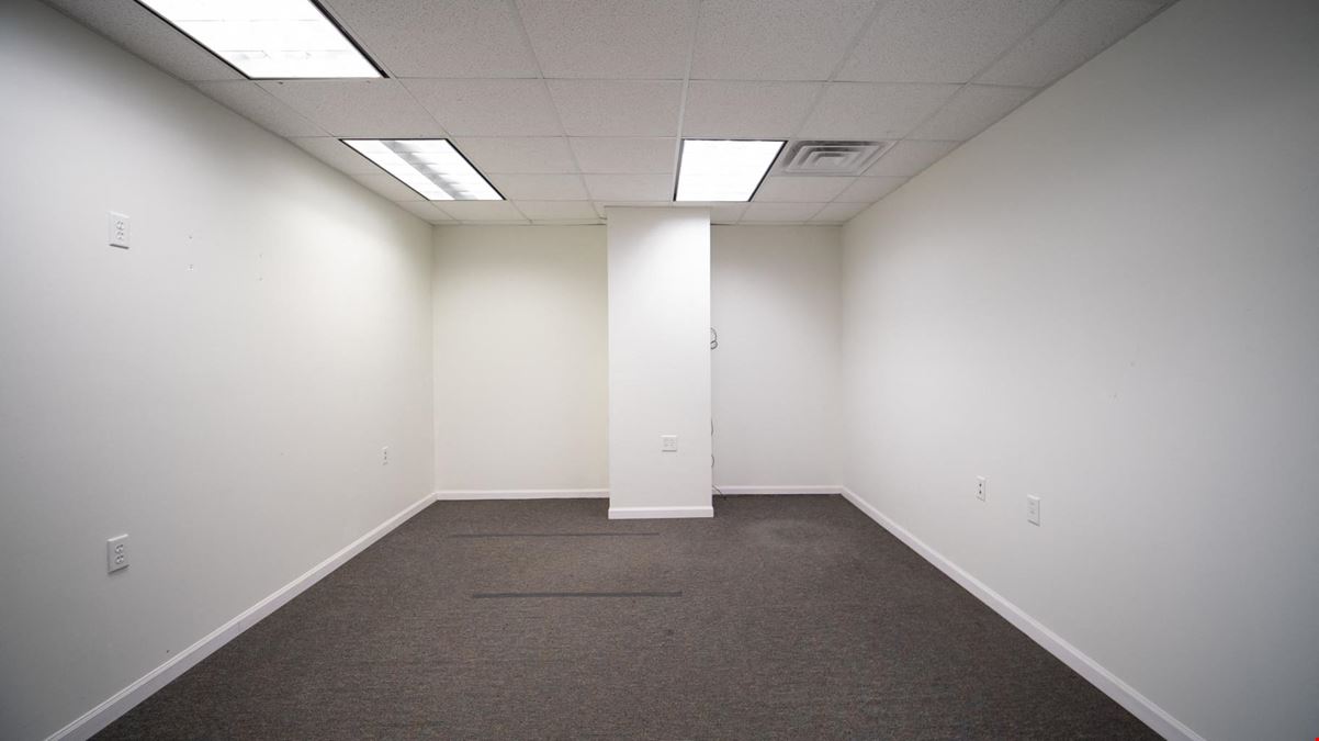 Turn key Professional Suite with Onsite Parking
