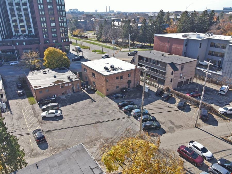 919 E Grand River Ave