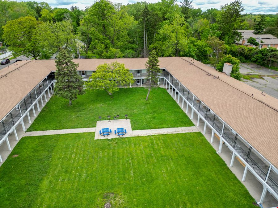 Courtyard Apartments
